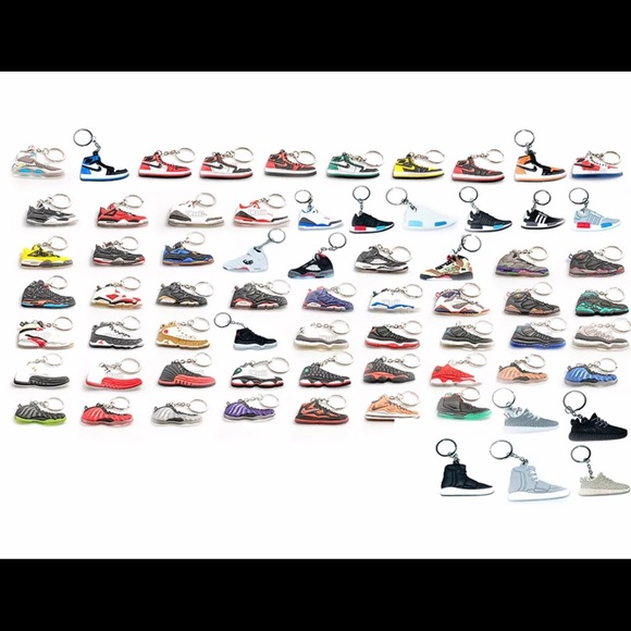 Hype beast 5 random keychain sneakers - Picture 3 of 3